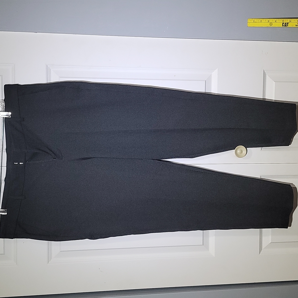 Liverpool Black Cropped Straight-Leg Pants